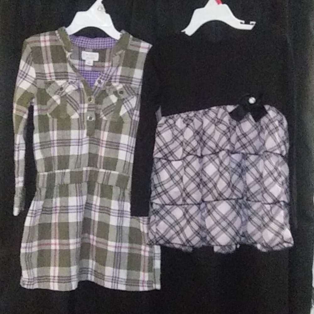 Set of 2 size 5 dresses